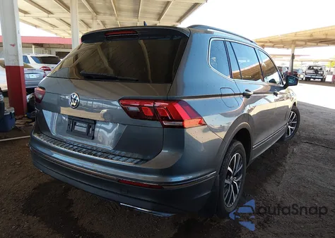 2020 Volkswagen Tiguan 2.0T Se/2.0T Se R-Line Black/2.0T Sel из США, поврежденный, VIN 3VV3B7AX0LM052582